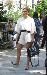 Hilary Duff feet photo thumbnail