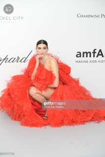 Dua Lipa feet photo thumbnail