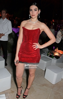Dua Lipa feet photo thumbnail