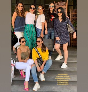 Malaika Arora feet photo thumbnail