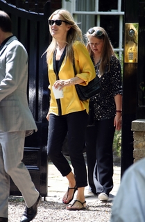 Kate Moss feet photo thumbnail