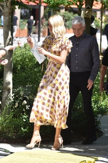 Holly Willoughby feet photo thumbnail