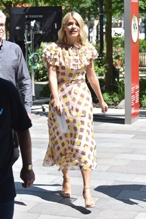 Holly Willoughby feet photo thumbnail