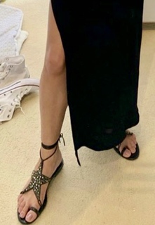 Isis Valverde feet photo thumbnail