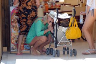 Michelle Hunziker feet photo thumbnail