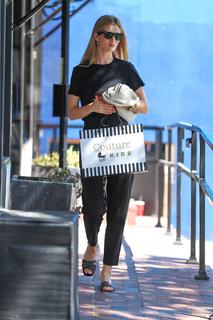 Rosie Huntington-Whiteley feet photo thumbnail