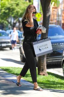 Rosie Huntington-Whiteley feet photo thumbnail