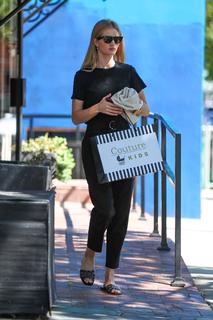 Rosie Huntington-Whiteley feet photo thumbnail