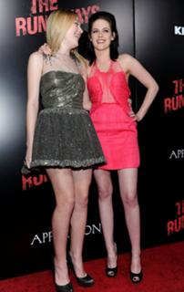 Kristen Stewart feet photo thumbnail