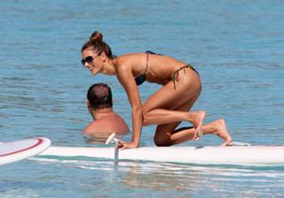 Alessandra Ambrosio feet photo thumbnail