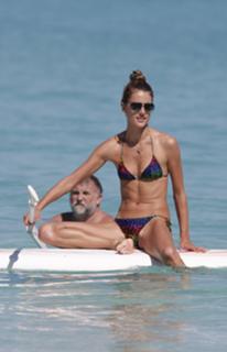 Alessandra Ambrosio feet photo thumbnail
