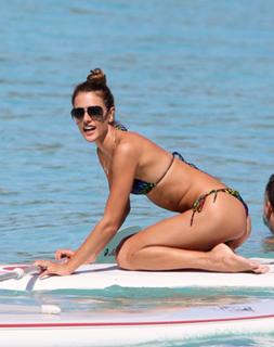 Alessandra Ambrosio feet photo thumbnail