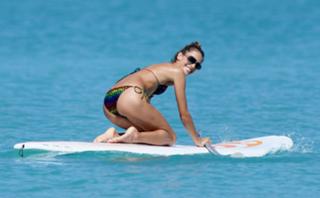 Alessandra Ambrosio feet photo thumbnail