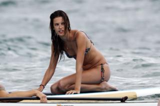 Alessandra Ambrosio feet photo thumbnail