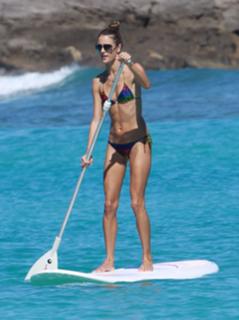 Alessandra Ambrosio feet photo thumbnail