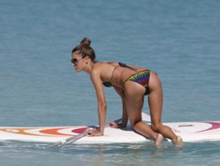 Alessandra Ambrosio feet photo thumbnail