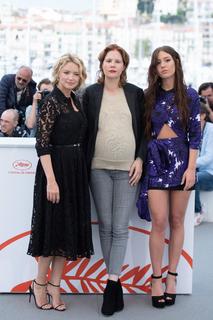 Virginie Efira feet photo thumbnail