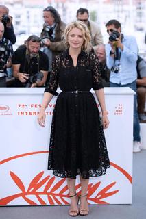 Virginie Efira feet photo thumbnail
