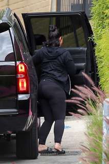 Demi Lovato feet photo thumbnail
