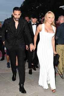 Pamela Anderson feet photo thumbnail