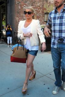 Jessica Simpson feet photo thumbnail