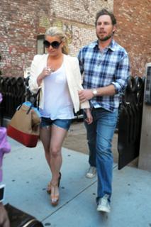 Jessica Simpson feet photo thumbnail