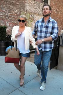 Jessica Simpson feet photo thumbnail