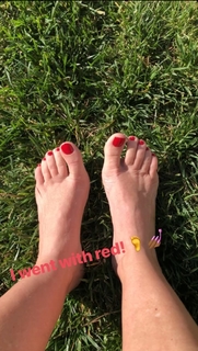Angela Kinsey feet photo thumbnail