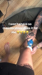 Bella Thorne feet photo thumbnail