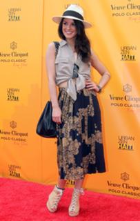 Shenae Grimes-Beech feet photo thumbnail