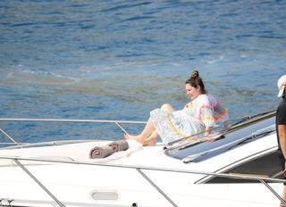 Kelly Brook feet photo thumbnail