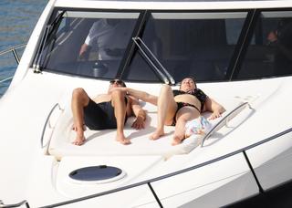 Kelly Brook feet photo thumbnail