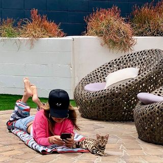 Giada De Laurentiis feet photo thumbnail