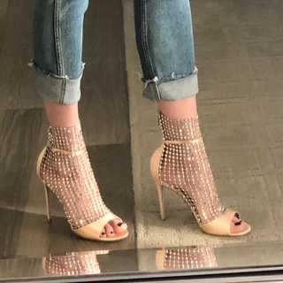 Rebecca Romijn feet photo thumbnail