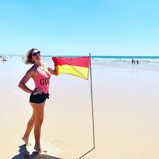 Flávia Alessandra feet photo thumbnail