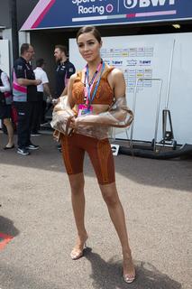 Olivia Culpo feet photo thumbnail