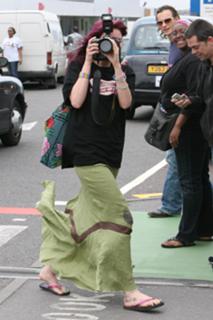 Joss Stone feet photo thumbnail