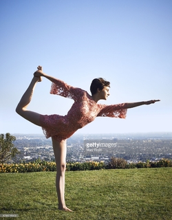 Shailene Woodley feet photo thumbnail