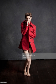 Shailene Woodley feet photo thumbnail