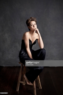 Shailene Woodley feet photo thumbnail