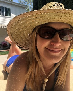 Angela Kinsey feet photo thumbnail