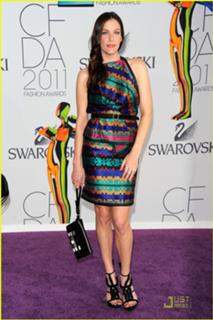 Liv Tyler feet photo thumbnail