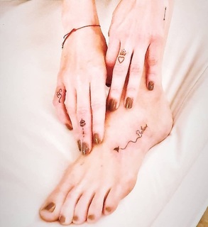 Nicole Neumann feet photo thumbnail