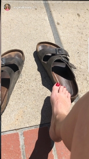 Angela Kinsey feet photo thumbnail