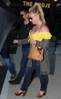 Britney Spears feet photo thumbnail