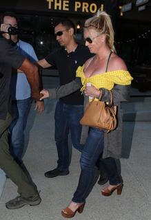 Britney Spears feet photo thumbnail