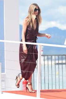Doutzen Kroes feet photo thumbnail
