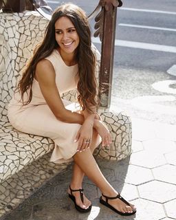 Cristina Pedroche feet photo thumbnail