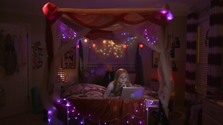 Dove Cameron feet photo thumbnail