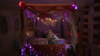 Dove Cameron feet photo thumbnail